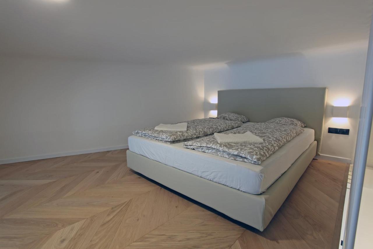 Apartment The House - Mezibranska Prag