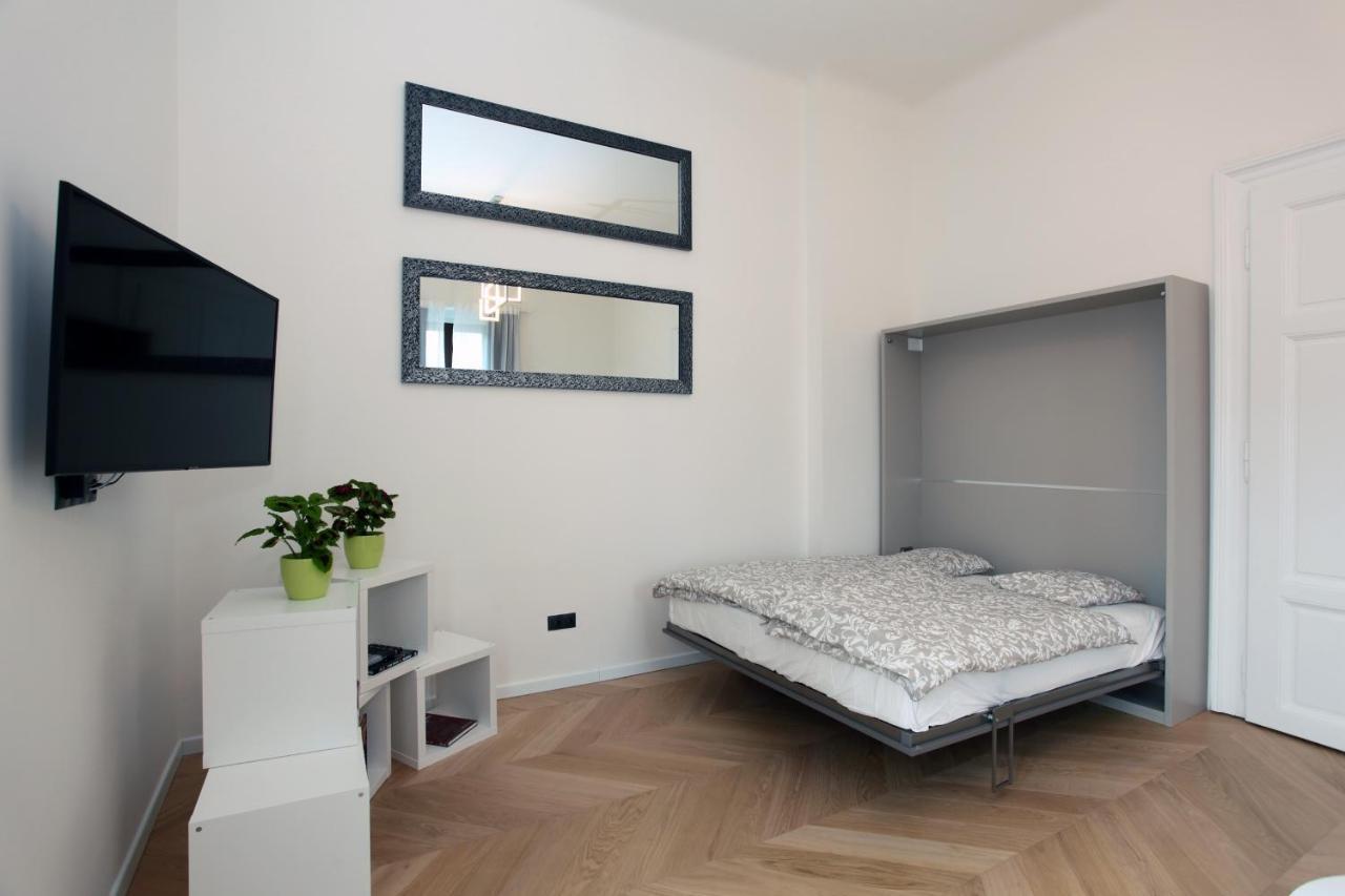 The House - Mezibranska Apartment Prag